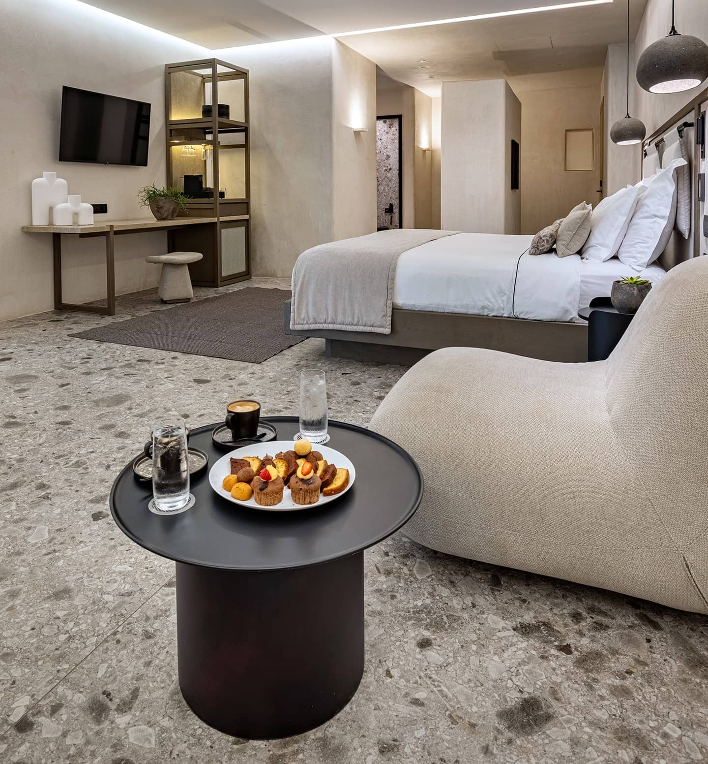 24-HOUR IN-SUITE DINING